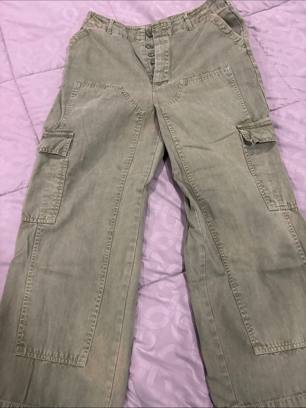 Universal Thread Olive Green Utility Capris with Cargo Pockets